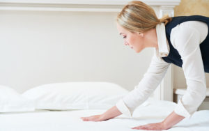 Lady Setting Duvet Cover on Bed Sheet, Bed Sheet, Duvet Covers, Duvet Cover Supplies in Dubai